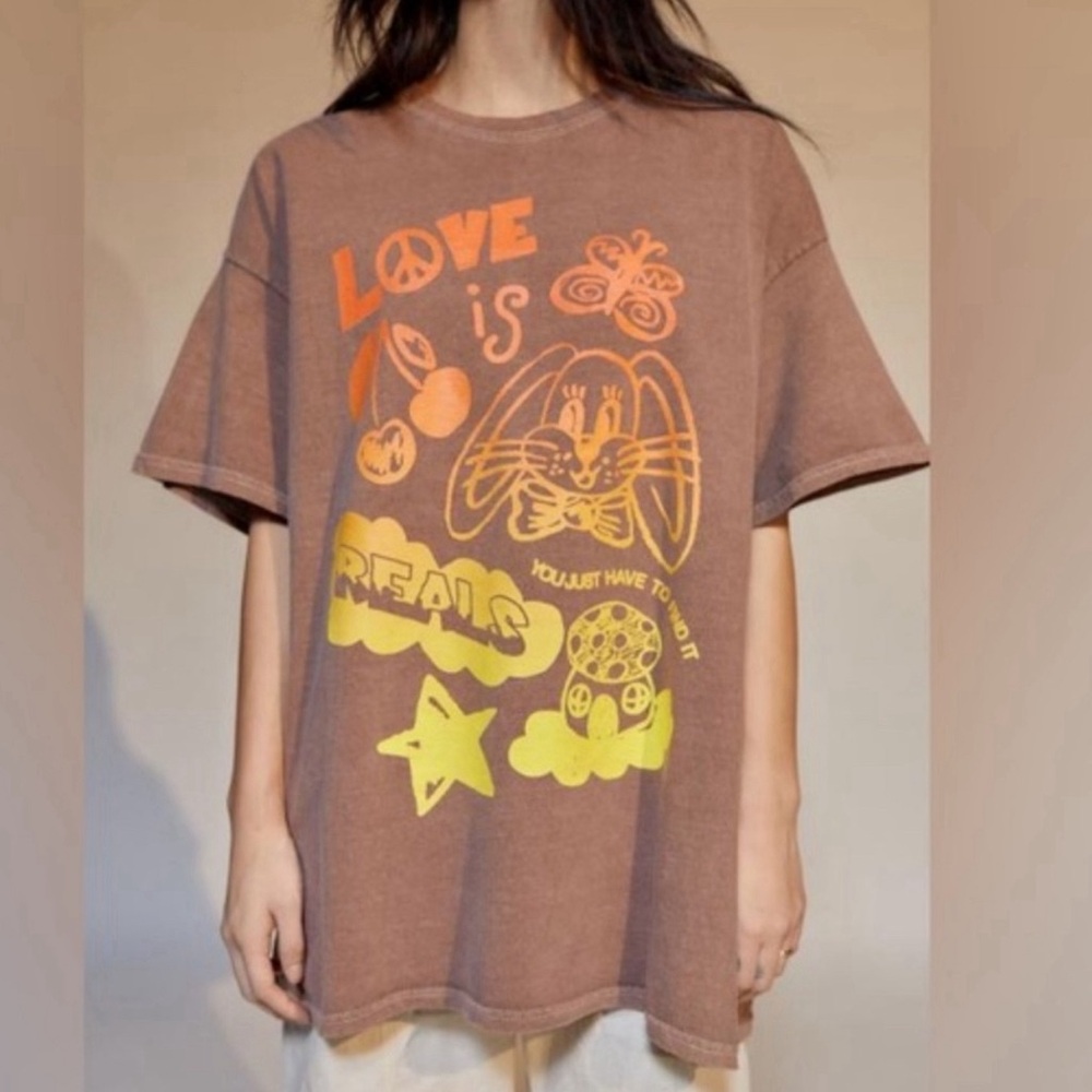 Urban Outfitters Groovy Graphic Tee Retro 70s Oversize
Grunge Psychedelic Tshirt
